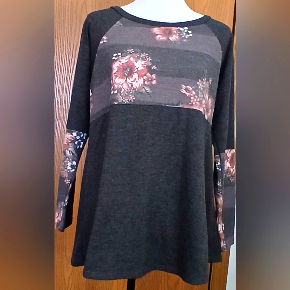 Voll Long Sleeve Top size S (4-6)                     8-037